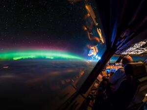 Jumbo jet pilot Christiaan van Heijst shares incredible pictures that he's taken from the cockpit (Twitter)
