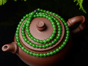 Jade jasper necklace (Shutterstock)