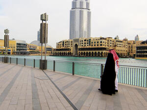 Arabic couple with traditional clothes dating outdoors UAE (Shutterstock)