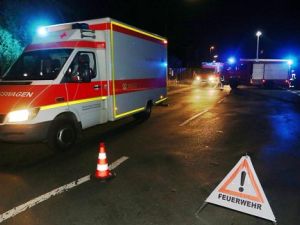 سيارات الاسعاف تنقل المصابين/صورة عن توتير