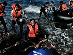Refugees and migrants arrive at Lesbos island after crossing the Aegean sea from Turkey on October on October 28, 2015. (AFP / Aris Messinis)