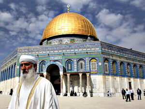 An Arab resident in front of the Dome of the Rock at Jerusalem's Al Aqsa Mosque. (Ahmad Gharabli/AFP)