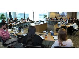 تناولت الورشة أيضاً شرح مفصلاً عن قرية العائلة.