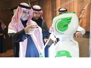 The robot will contribute to serving customers through an electronic evaluation system