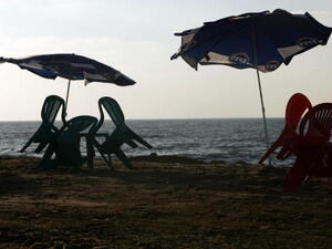 مقهى على شاطئ البحر في غزة. (غيتي).  مقهى على شاطئ البحر في غزة. (غيتي).