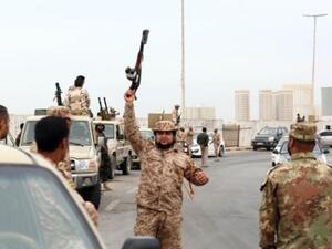 جنود ليبيون في طرابلس.  جنود ليبيون في طرابلس.