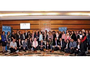 صورة تذكارية بعد جلسة الإفتتاح.