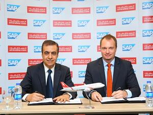 عادل العلي، الرئيس التنفيذي لمجموعة العربية للطيران , جوليان بيرتن، العضو المنتدب لشركة SAP