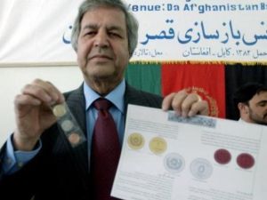 نورالله ديلاوري عندما كان حاكما للمصرف المركزي في كابول
