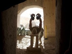 جندي اميركي يمارس التمارين الرياضية في افغانستان/أ.ف.ب