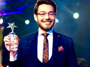 The video of Zaher falling on stage was highly shared on social media (Source: Ahmed Zaher - Twitter)