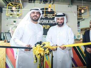 سعادة عبد الباسط الجناحي، المدير التنفيذي لمؤسسة محمد بن راشد لتنمية المشاريع الصغيرة والمتوسطة، الشيخ خالد القاسمي، صاحب مشروع حاضنة الأعمال