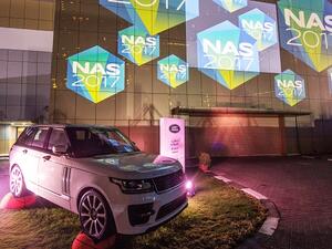 سيحظى زوار دورة ند الشبا بفرص عديدة للمشاركة في السحب للفوز بأربع سيارات فاخرة من سيارات لاند روڤر.