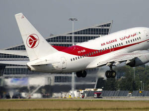  الطائرة من طراز دي سي 9 تستاجرها الخطوط الجزائرية من شركة اسبانية