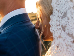 يحدث الطلاق بسبب شعور الزوجين بالملل بعد عدة سنوات من الزواج (shutterstock.com)