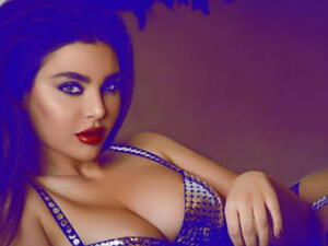 Amar previously had a photo shoot in sleep wear that revealed body parts of hers. (Source: singeramar - Instagram)