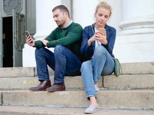 أكثر الأمور الجارحة لهم هي عدم محاولة شريك الحياة إنهاء الخلاف بشكل ودود