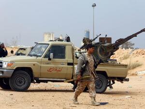 Members of forces loyal to Libya's Islamist-backed parliament General National Congress prepare to launch attacks as they continue to fight Islamic State jihadists on the outskirts of Libya's western city of Sirte on March  (AFP Photo/Mahmud Turkia)