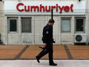  Turkish police detained the editor-in-chief of the opposition newspaper Cumhuriyet in Istanbul and 13 arrest warrants have been issued for the daily's journalists and executives. (AFP/File)
