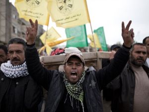 Palestinian mourners shout slogans as they carry the body of six-year-old Israa Abu Khussa during her funeral on March 12, 2016 in Beit Lahiya in the north of the Gaza Strip. (AFP/Mahmud Hams)