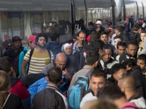 Refugees get out of a special train coming from Munich upon arrival at the railway station in Berlin Schoenefeld on September 13, 2015. (AFP/Axel Schmidt)