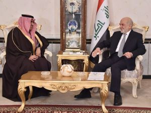 A picture released by the official website of the Iraqi Foreign Minister Ibrahim al-Jaafari on January 14, 2016 shows him (R) meeting with the Saudi ambassador to Iraqi Thamer al-Sabhan in the capital Baghdad. (AFP/File)