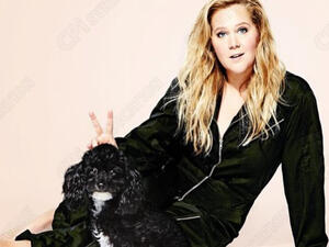 Amy Schumer thinks being a woman sucks (Source: amyschumer/ Instagram ) 