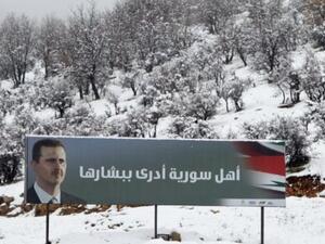 بوستر تأييد لرأس النظام السوري.