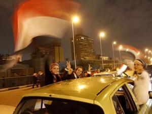فرحة صبايا مصرية بتنحي مبارك.