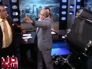 جانب من المشاجرة التي حدثت على الهواء مباشرة.