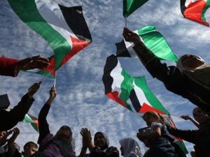 فرحة بتحرير الأسرى الفلسطينيين.