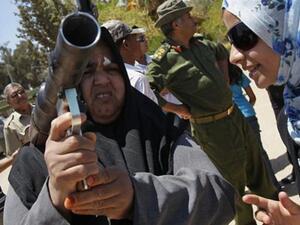  جيش جديد من النساء يدعم القذافي.