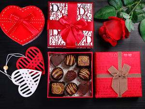 Flowers and chocolate, the go-to classic gift on Valentine's Day.  (Shutterstock)