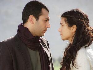 أبطال مسلسل "عاصي" توبا بويوكستون ومراد يلدريم