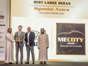 أزيرا تفوز بجائزة أفضل صالون كبيرة.