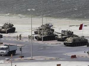 قوات تابعة لمجلس التعاون الخليجي في ميدان اللؤلؤة بالمنامة 
