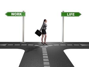 The happiest people and most capable of striking a balance between work and life do not necessarily work fewer hours. (Shutterstock)