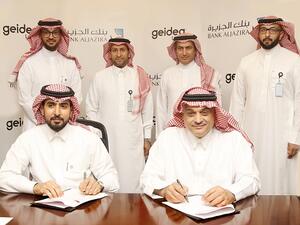 الرئيس التنفيذي والعضو المنتدب لبنك الجزيرة والرئيس التنفيذي لشركة جيديا اثناء توقيع الإتفاقية