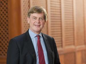 ريتشارد بارتليت ، المدير العام لشركة الموارد القابضة