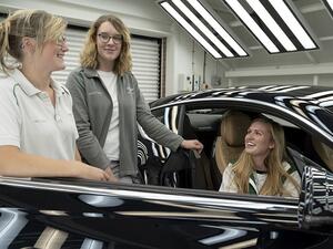 جيما بالمر ، جوانا دراج وميغان اوكوت