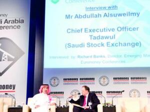 Abdullah Al-Suweilmy with Richard Banks, director, emerging markets of Euromoney, in Riyadh. (AN photo by Ahmed Fathy)