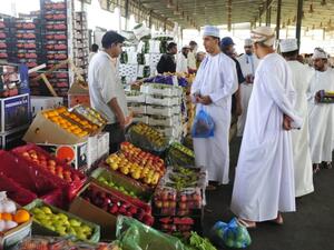 According to Muscat Municipality, the Central Vegetable Market in Mawaleh has received over 28,000 tonnes of fruits and vegetables to meet the needs of domestic consumers during Ramadan. (Times of Oman/Jun Estrada)
