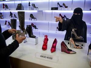 Female employment rates are calculated by dividing the number of Saudi women registered in social security by the establishment’s total employment numbers. (File photo)