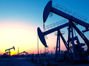 Some US lawmakers are arguing to repeal a longstanding ban on US crude oil exports. (Shutterstock)