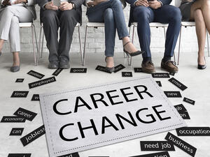 There's no need to emotionally check out from your present job while you're looking for a new one. (Shutterstock)