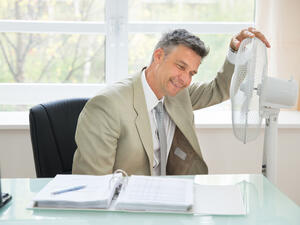 Four in 10 respondents claim that their workplace offers flexible working hoursduring the summer. (Bayt)