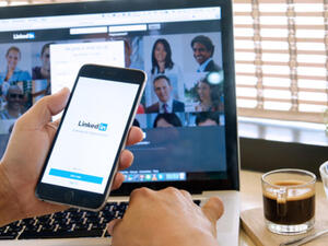 Take advantage of the space to tell a story of about yourself. (Shutterstock/d8nn)