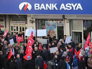 Bank Asya is a participation bank allegedly affiliated with US based cleric Fetullah Gulen, whom Turkish authorities accuse of plotting the failed 16 July coup attempt. (AFP/Adem Altan)