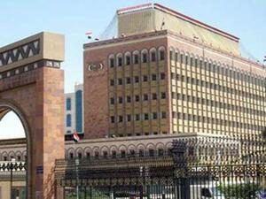 A recent government report revealed that the severe liquidity problem is due to the increased bank withdrawals and money stored outside the bank system. (File photo)