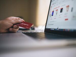 According to Visa, 76 percent of UAE and 58 percent of Saudi Arabia millennials shop online. (Pexels)